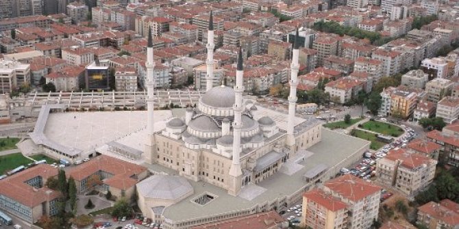 90 bin camide eş zamanlı olarak sela okundu