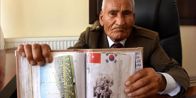 Kore gazisi 66 yıllık üniformasını özenle saklıyor