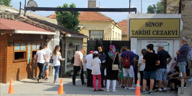 Tarihi cezaevi turist akınına uğruyor