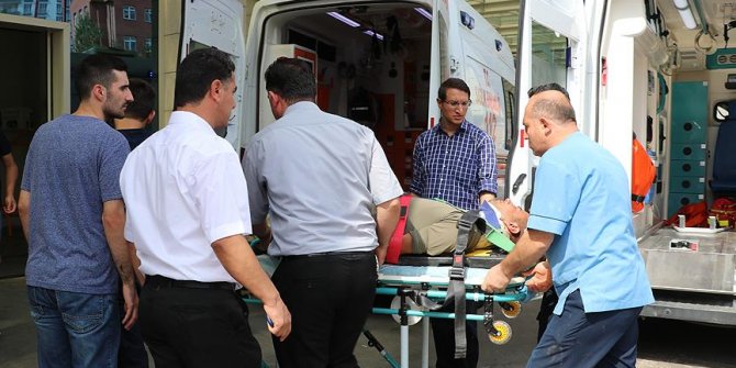 Siirt'te askeri araç devrildi: 4 asker yaralı