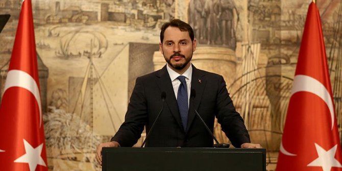 Bakan Albayrak, akademisyen ve ekonomistlerle İstanbul'da bir araya geldi