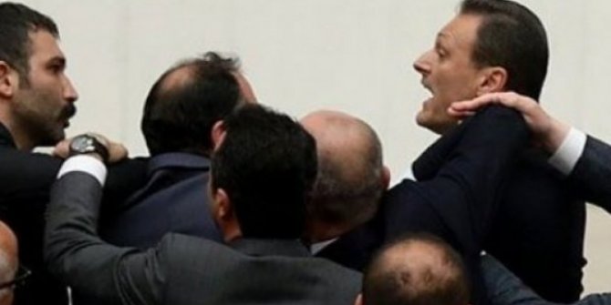 Ahmet Şık konuştu Meclis karıştı Alpay’ı zor durdurdular