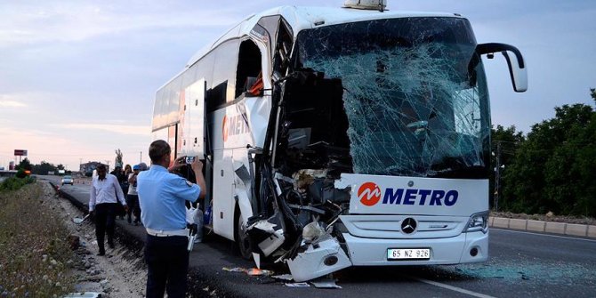 Amasya'da yolcu otobüsü tıra çarptı: 23 yaralı