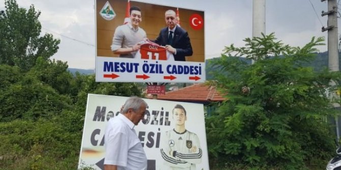 Recep Tayyip Erdoğan ile çektirdiği fotoğrafı ile değiştirildi