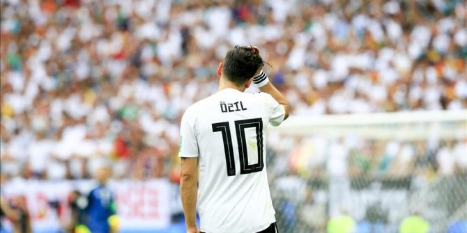 Kick it out'tan Mesut Özil'e destek