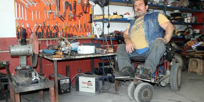 Kendisi gibi engelliler için araç üretiyor