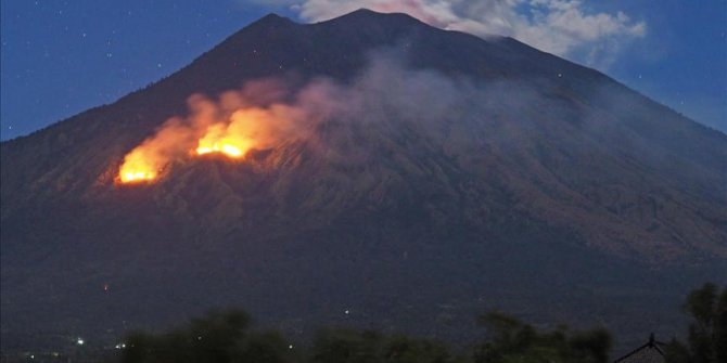 Vanuatu'da yanardağ faaliyete geçti