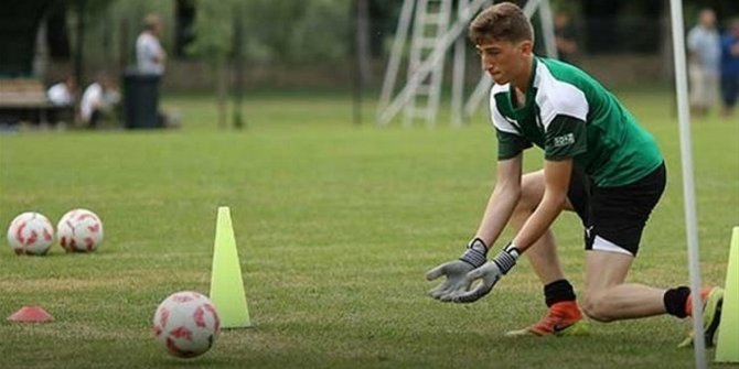 Galatasaray'da Muslera'nın yedeği 16 yaşındaki genç yıldız oldu!