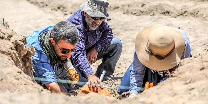 Urartular'ın ölü gömme adetleri gün yüzüne çıkıyor