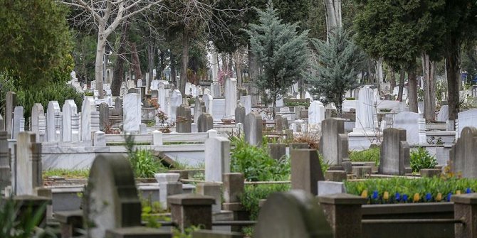 Başkasına ait mezarlığı internette satışa çıkarmış