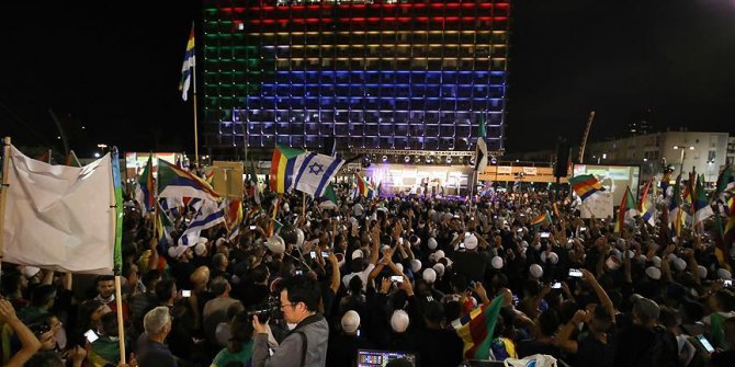 İsrail'de onbinler ırkçı yasayı protesto etti