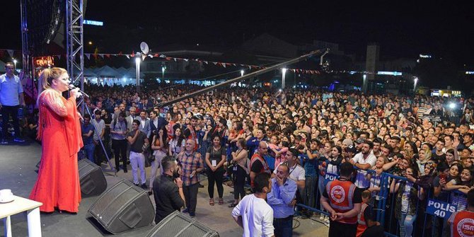 Sanatçılar Neşet Ertaş'ın sevilen şarkılarını seslendirdi