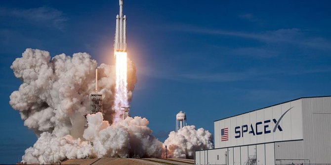 SpaceX ile Boeing insanlı uzay uçuşlarına başlıyor