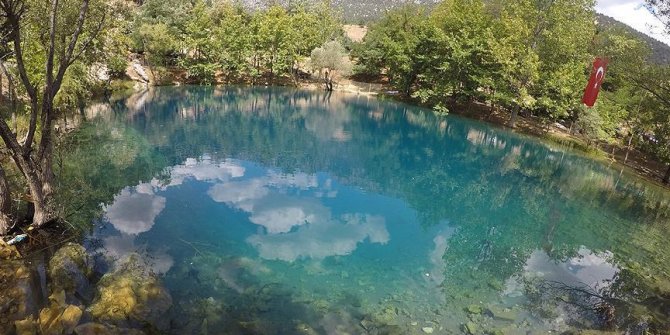 'Gizemli göl' ziyaretçilerini büyülüyor