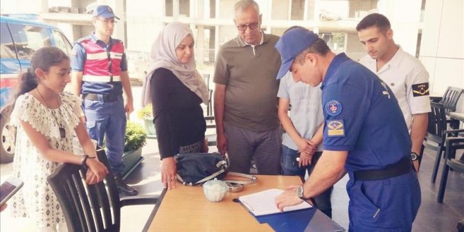 Turiste benzin istasyonunda unuttuğu çantası ulaştırıldı