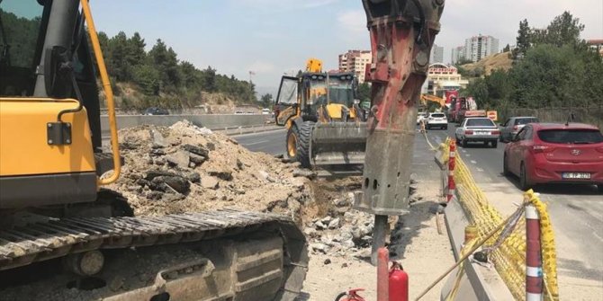 Ankara'da köprülü kavşak çalışmasında doğalgaz borusu patladı
