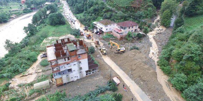 Ardeşen-Çamlıhemşin karayolu yeniden trafiğe açıldı