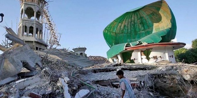 Endonezya'dan acı haber geldi: Ölü sayısı 387 oldu