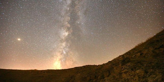 Bu gece gökyüzünde meteor yağmuru şenliği var