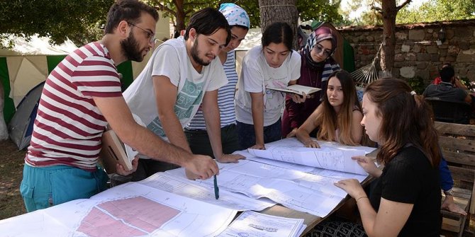 İspanyol akademisyenin Bergama aşkı "meyvesi"ni verdi