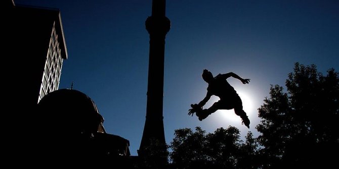 Teker üstünde yer çekimine meydan okuyorlar