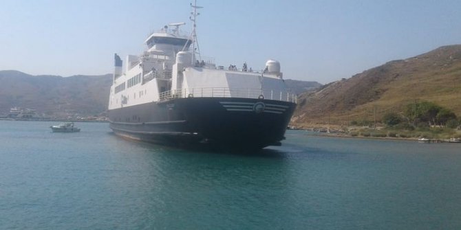 Gökçeada'da feribot karaya oturdu!