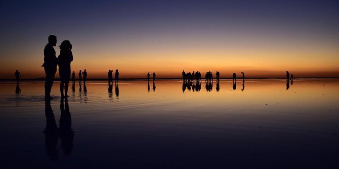 Flamingo cenneti Tuz Gölü'ne turist akını