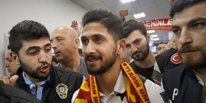 Emre Akbaba Galatasaray için İstanbul'a geldi