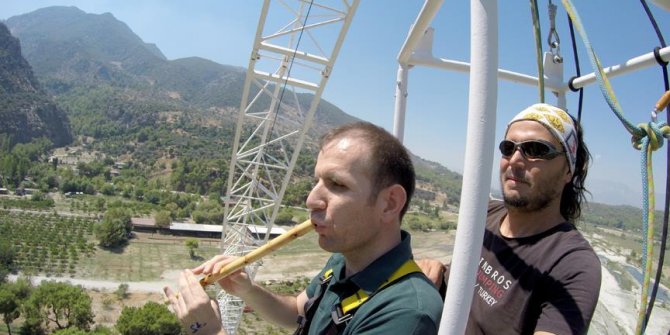 Görme engelli öğretmenin 'bangee jumping' heyecanı