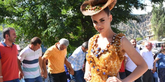 Pestil ve köme işlemeli gelinlik ilgi gördü
