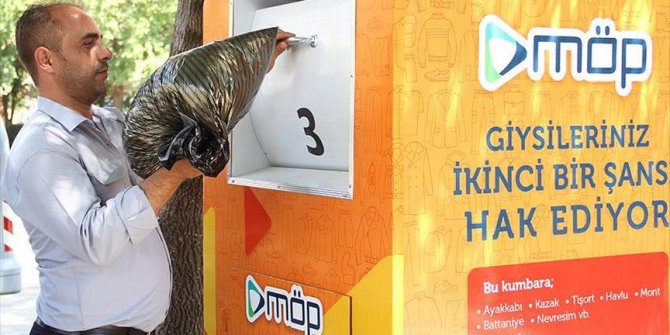 Kullanılmış kıyafetler 'kumbaralar' sayesinde hayat buluyor