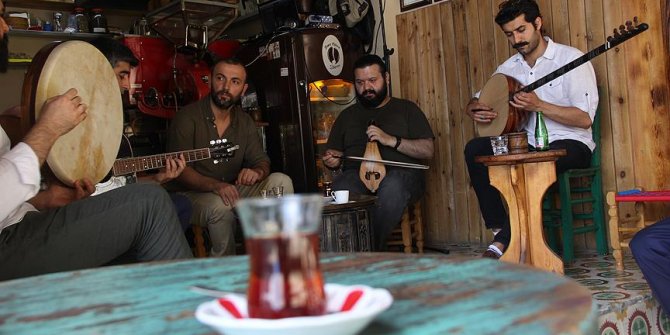Unutulmaya yüz tutmuş kahve geleneğini yaşatıyorlar