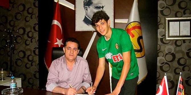 Eskişehirspor 15 yaşındaki kaleciyle sözleşme imzaladı