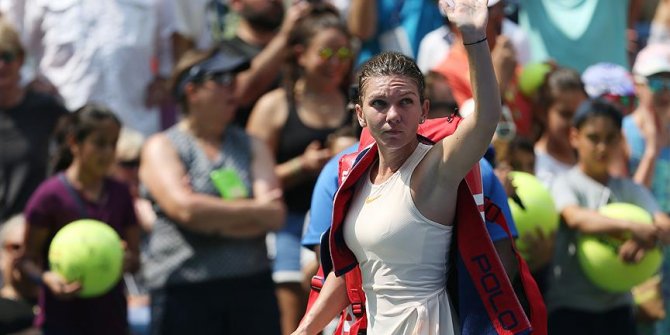 Dünya 1 numarası Halep'ten erken veda