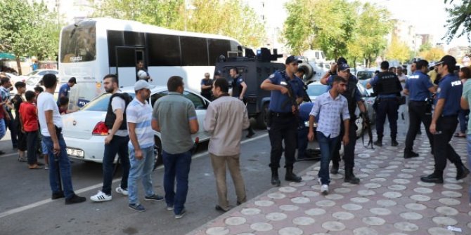 Diyarbakır fena karıştı: 4'ü ağır 10 yaralı