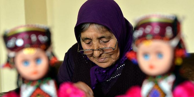 Türkmen kadınını tanıtan bebeklerin 37 yıllık ustası