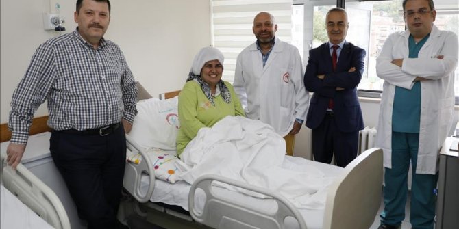 Saime öğretmen beynine takılan pille hayata tutundu