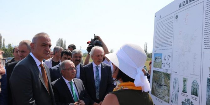 'Kazı çalışmalarının yerli arkeologlar tarafından yapılmasını istiyoruz'