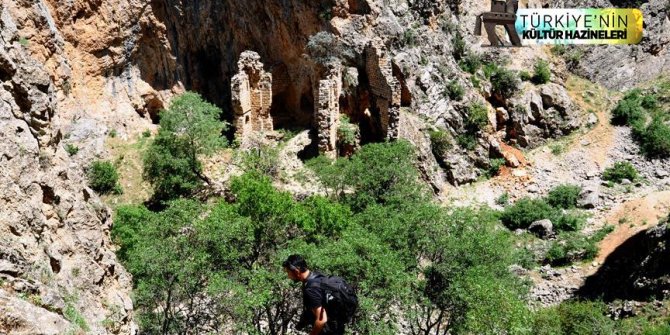'İvriz Kaya Anıtı'na turist ilgisi