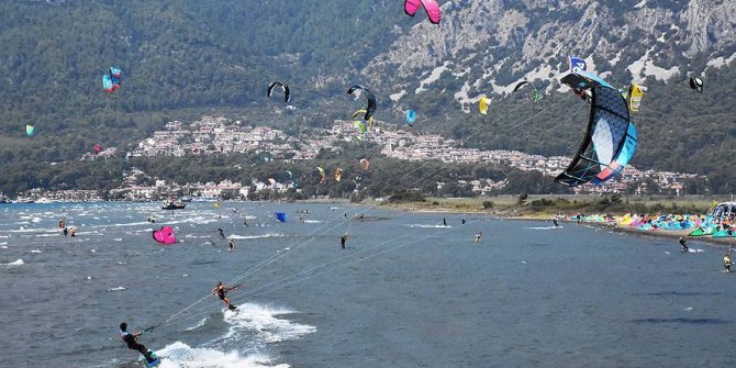 Dünyaca ünlü sörfçüler Gökova Körfezi'nde mücadele edecek