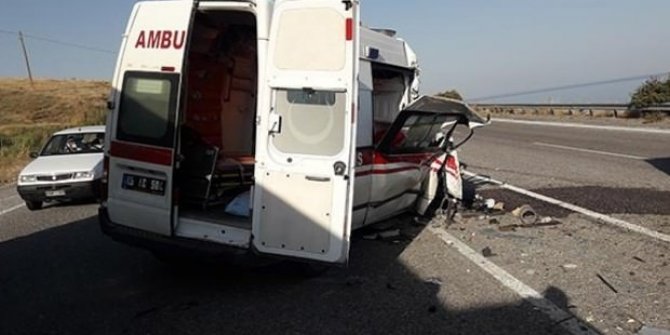 TIR ile ambulans çarpıştı: Yaralılar var
