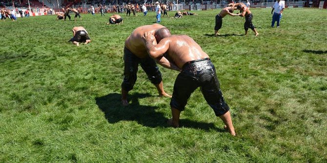 Elmalı Yağlı Güreşleri'nde 666. kez kol bağlanıyor