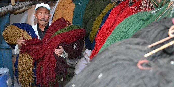 Yarım asırdır ipleri renklendiriyor