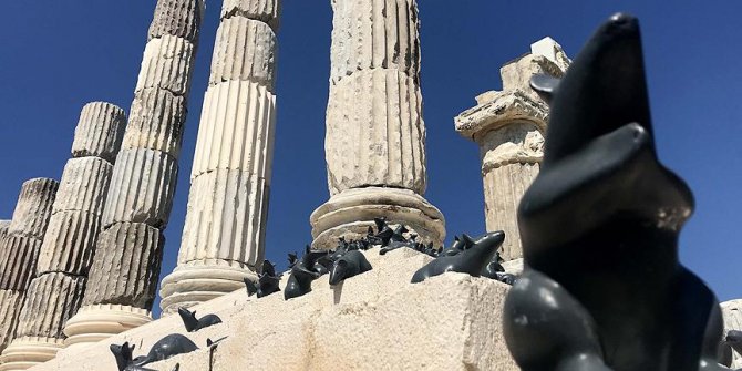 Apollon Tapınağı mitolojik farelerine kavuştu