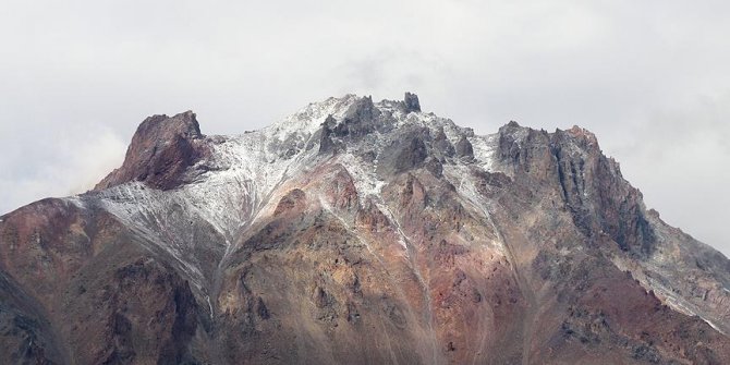 Erciyes'e eylülde kar yağdı!