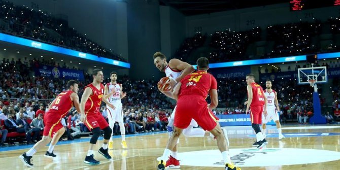 12 Dev Adam Dünya Kupası yolunda Karadağ'ı yendi