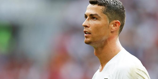 Ronaldo Juventus'ta golle tanıştı