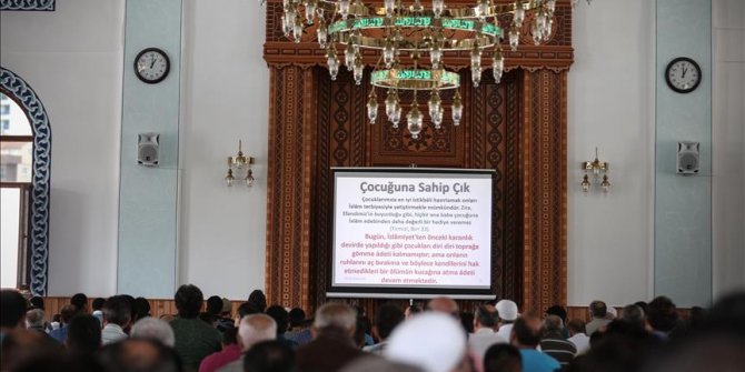 Camide projeksiyon eşliğinde vaaz