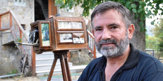 Baba yadigarı fotoğraf makinesine gözü gibi bakıyor