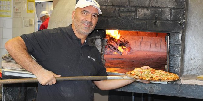 Tuncelili ünlü pizzacıdan Toronto’daki evsizlere pizza